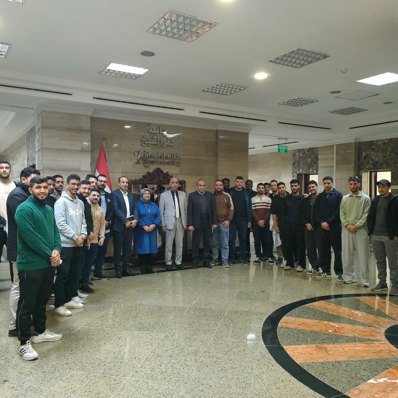 رئيس الجامعة يلتقي بالطلاب الوافدين ويؤكد حرص الجامعة على تقديم بيئة تعليمية وخدمية متميزة