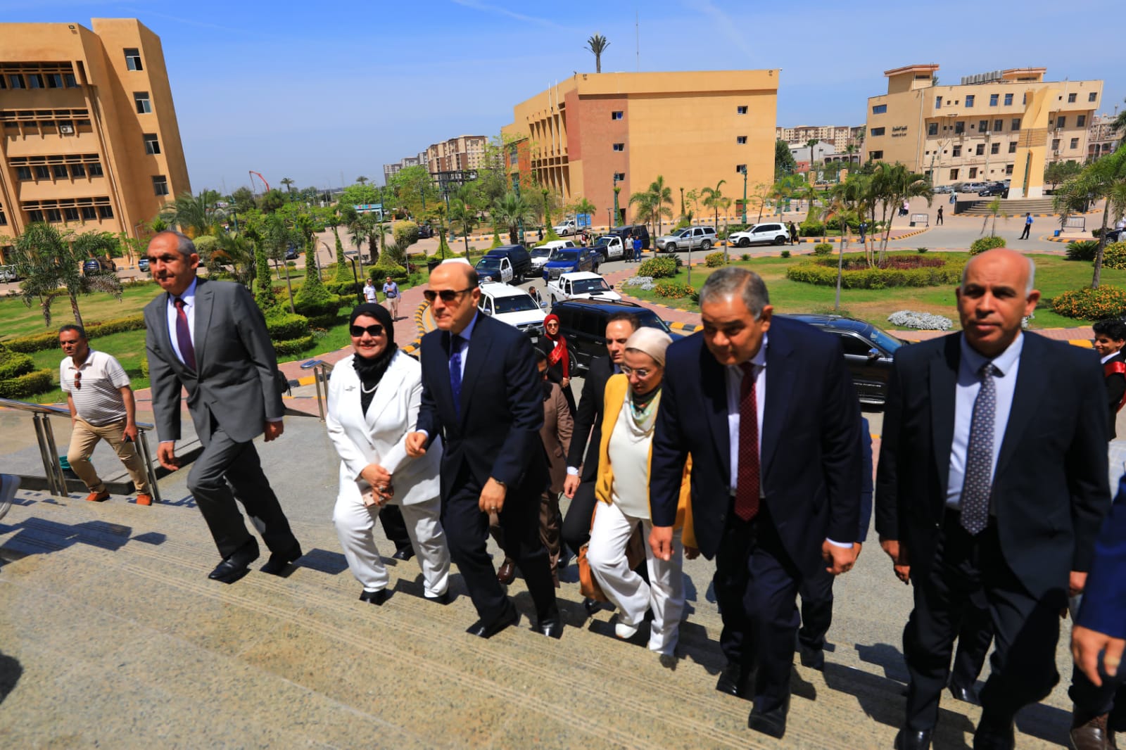 رئيس الجامعة يستقبل وزيرة البيئة على هامش انعقاد مؤتمر الابتكار من أجل مستقبل أخضر