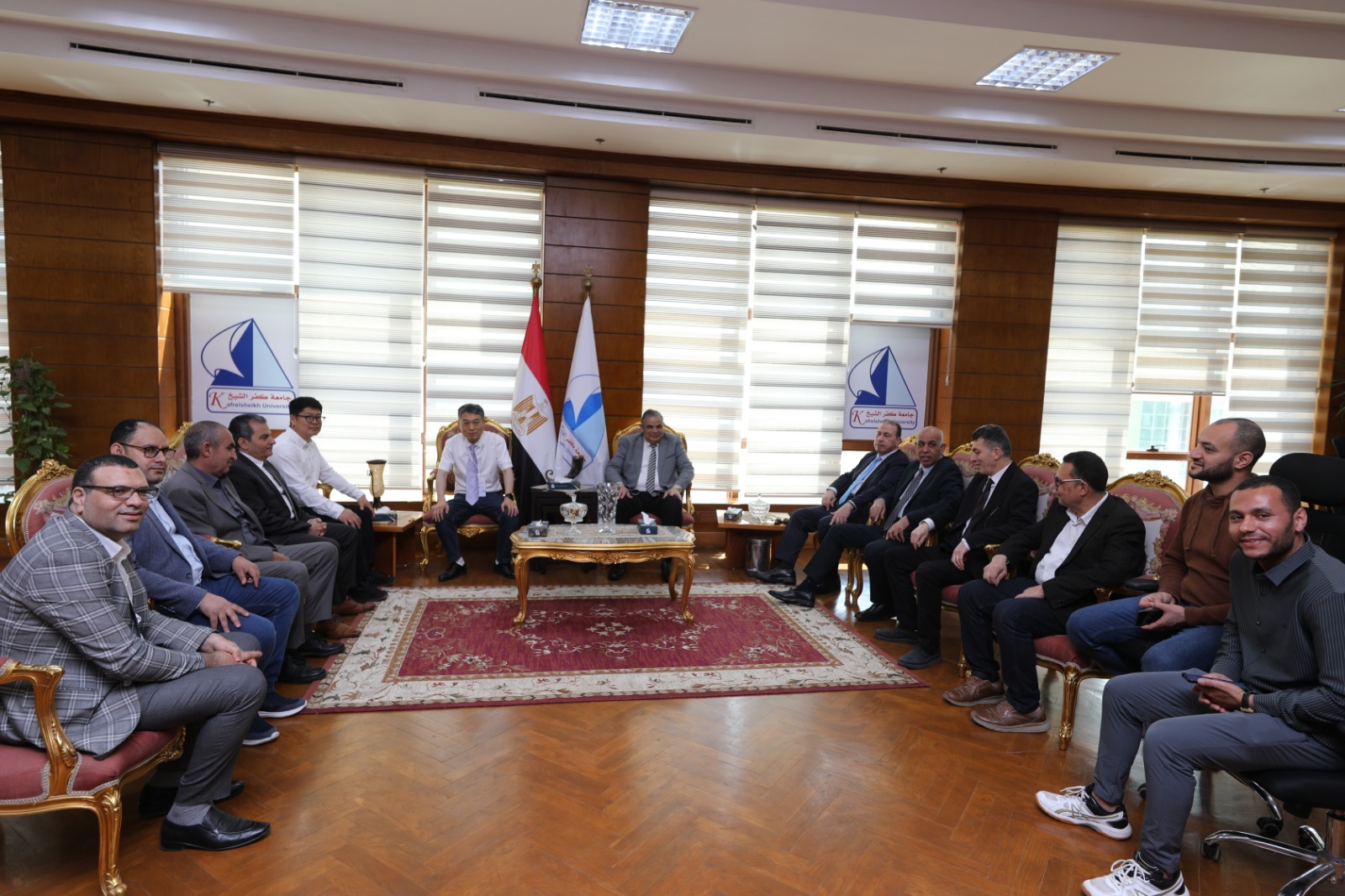 رئيس الجامعة يستقبل وفد جامعة "Soochow" الصينية لبحث سبل التعاون العلمي 