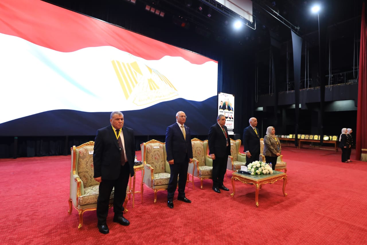 رئيس الجامعة يفتتح فعاليات المؤتمر العلمي الدولي الثامن لكلية الطب البيطري 