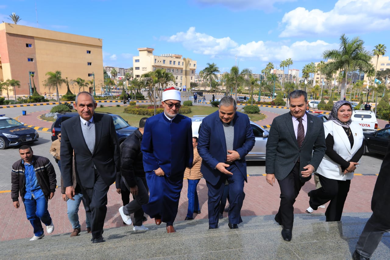 رئيس الجامعة يستقبل فضيلة الدكتور نظير عياد مفتي الجهورية لإلقاء ندوة توعوية بالجامعة