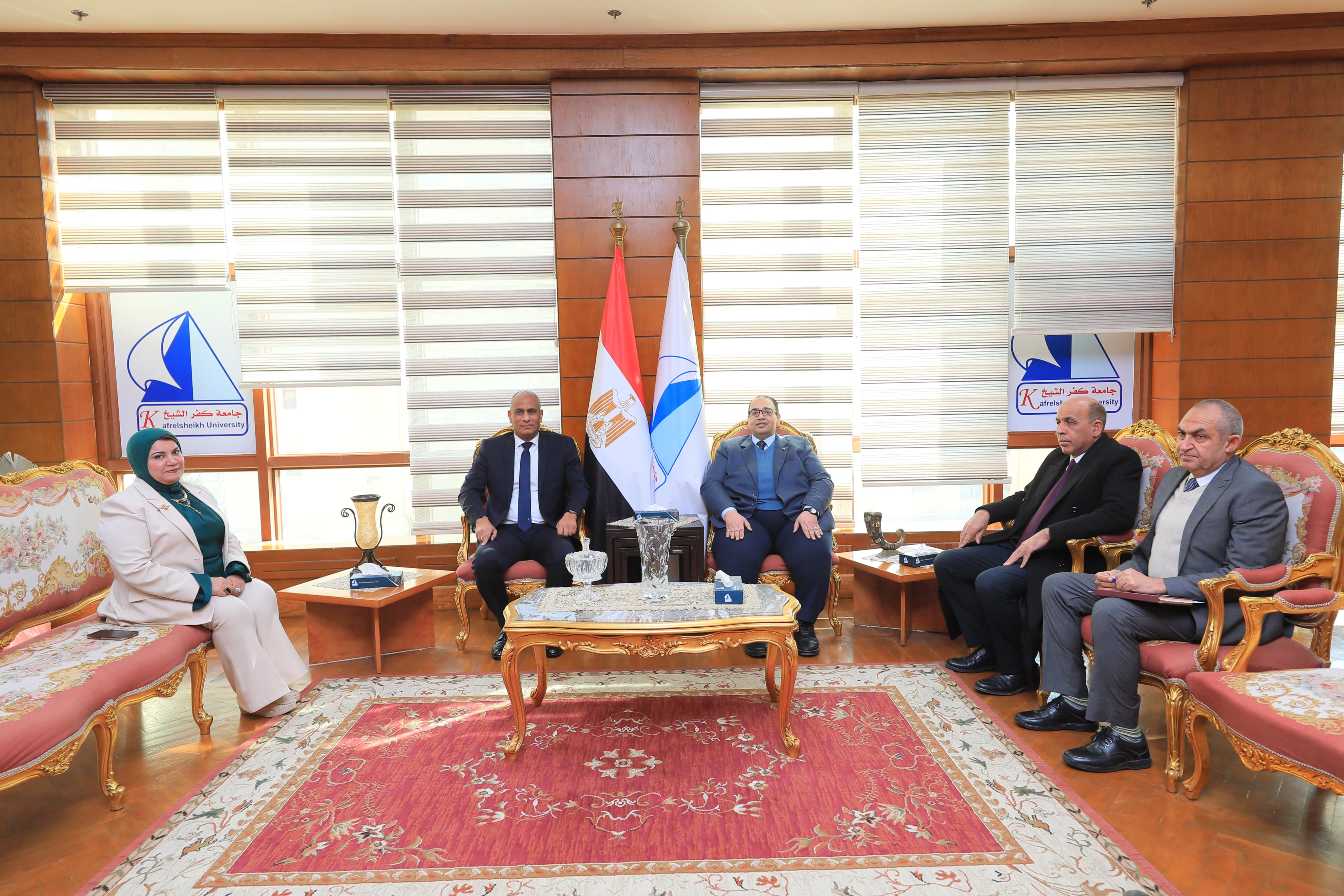 رئيس الجامعة يترأس اجتماع مجلس الجامعة بحضور محافظ كفرالشيخ ويؤكد تكامل الجهود تحقيقًا لرؤية مصر 2030
