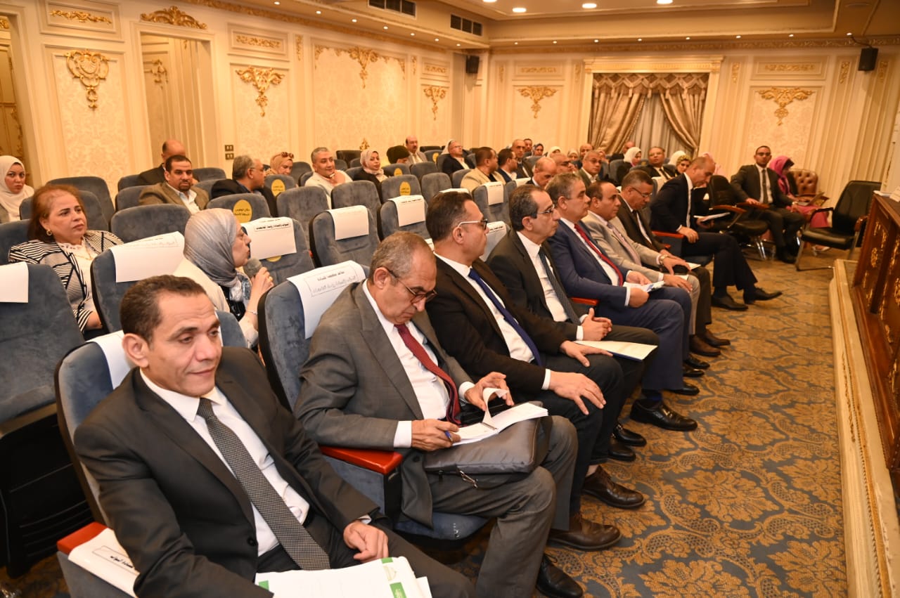 رئيس الجامعة يناقش موازنة الجامعة في اجتماع لجنة التعليم والبحث العلمي بمجلس النواب ويستعرض مشروعات الجامعة التنموية والخدمية