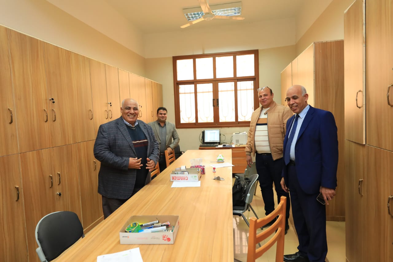 رئيس الجامعة يواصل الجولات الميدانية لتفقد امتحانات الفصل الدراسي الأول