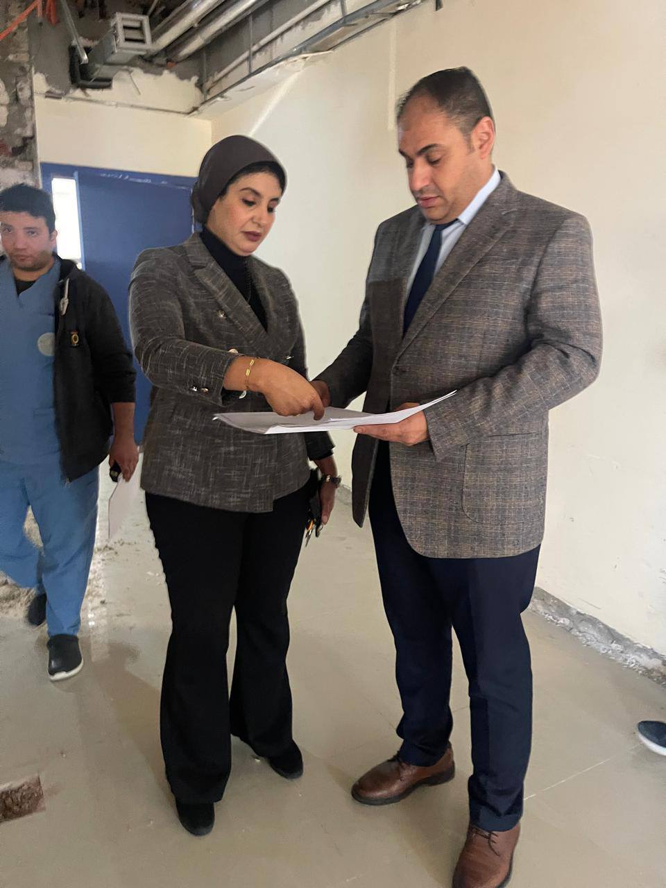 قد تكون صورة &rlm;بدلة&rlm;